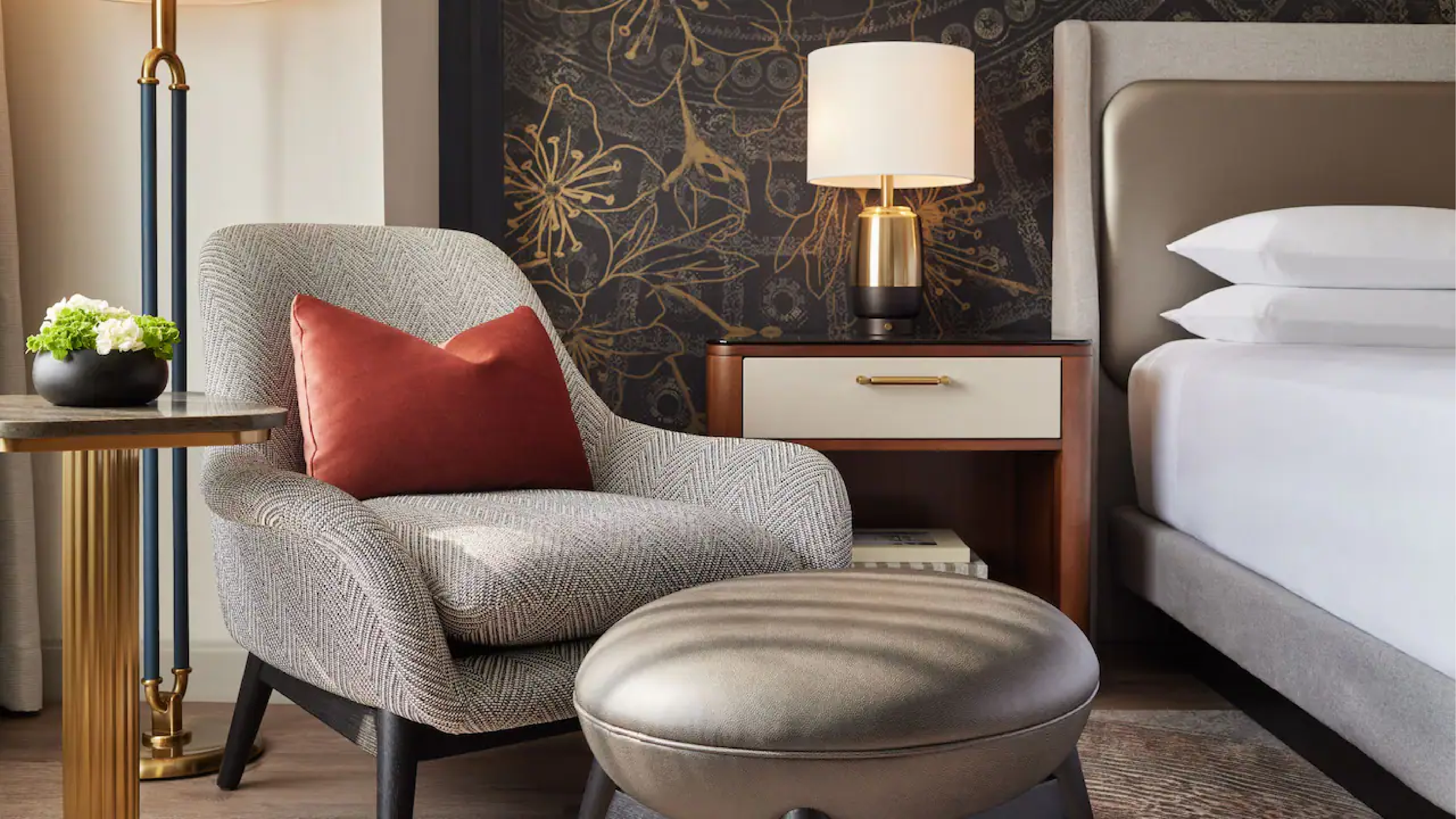 WASGH-P0289-King-Room-Chair.16x9